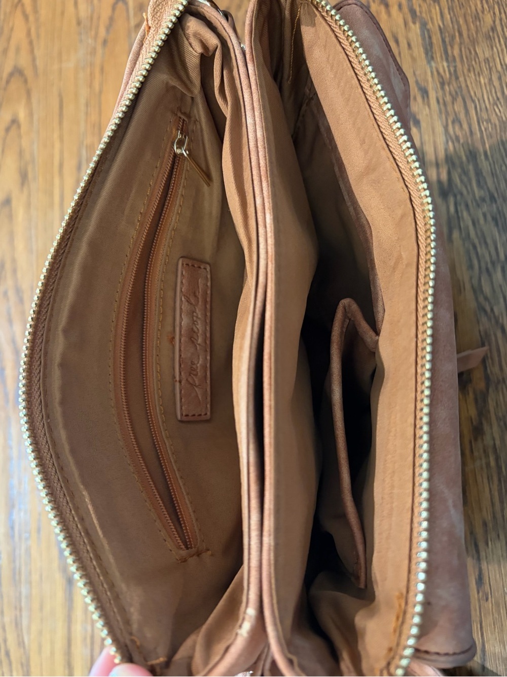 Free People Laurie Vegan Cognac Crossbody Bag Zip/Slit Pockets Adjustable Strap - Picture 8 of 10